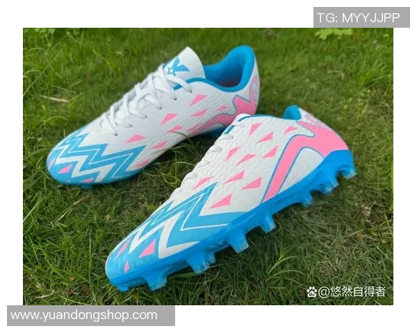 足球鞋的独特设计与功能解析让你在球场上尽显风采